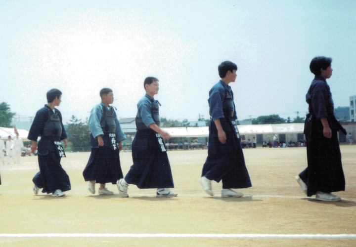 北郷中学校運動会 部活動行進（本人は左から2人目）