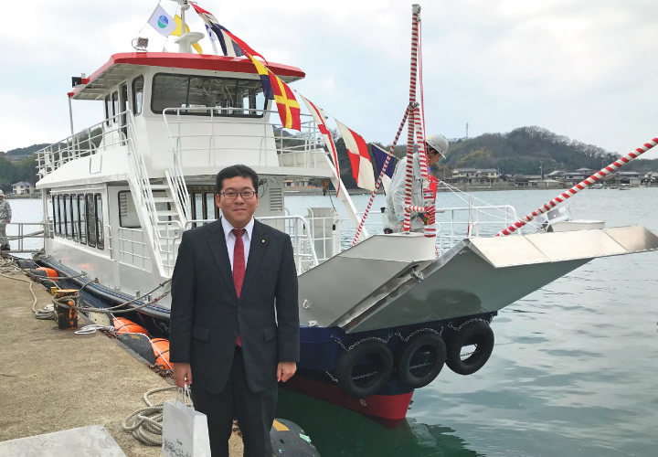 来島・小島・馬島を結ぶ「くるしま丸」新造船 命名・進水式